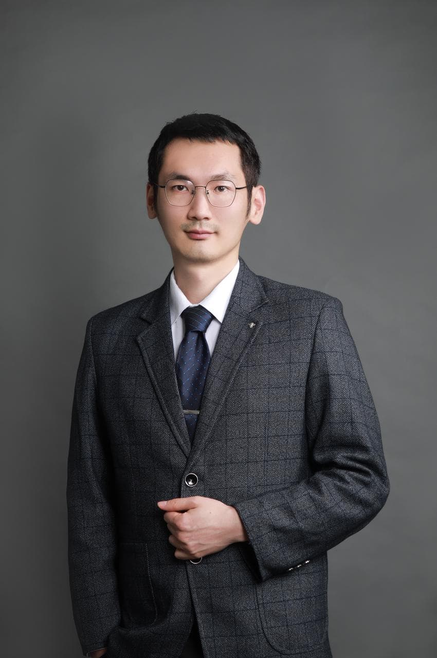 骆仁童｜数字化转型与 AI 商业应用专家
